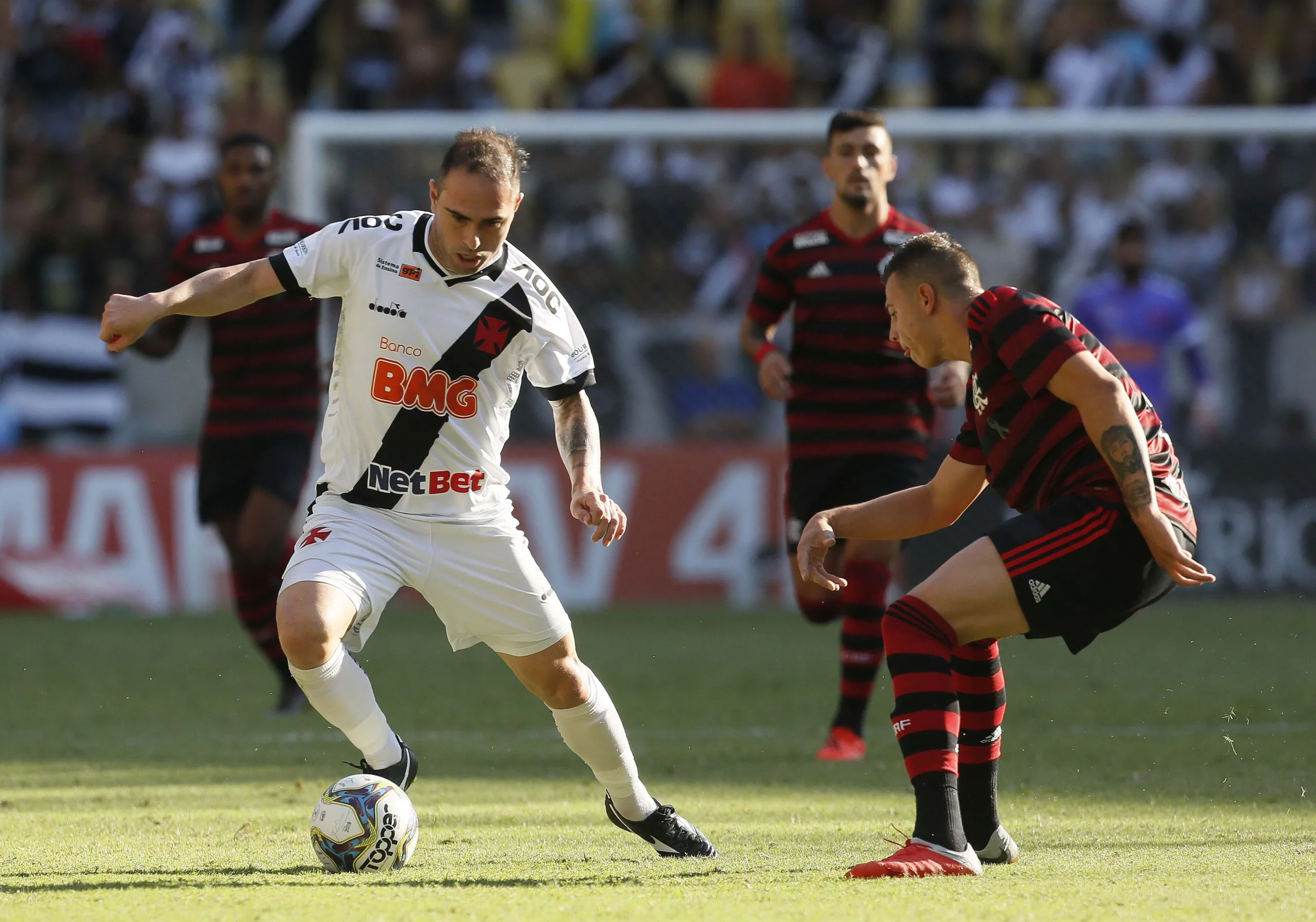 'Vamos entrar domingo em busca dos títulos', afirma técnico do Vasco após derrota