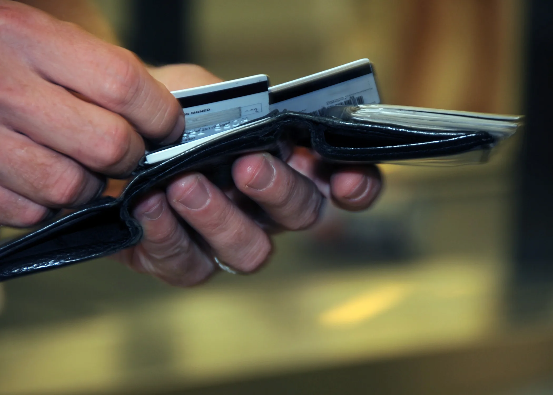 080918-N-0659H-001 MILLINGTON, Tenn. (Sept. 18, 2008) A Naval Support Activity Mid-South Sailor takes a moment to decide which credit card to use to complete his purchase at the local commissary. According to results of the 2008 Financial Health Quick Poll, most Sailors agree that they are able to pay the bills and meet their financial […]