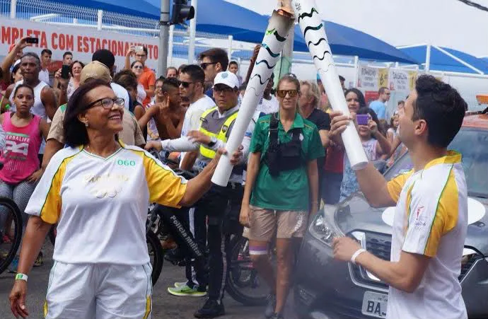 Tocha Olímpica encerra sua passagem pelo Espírito Santo e agora segue para a Bahia