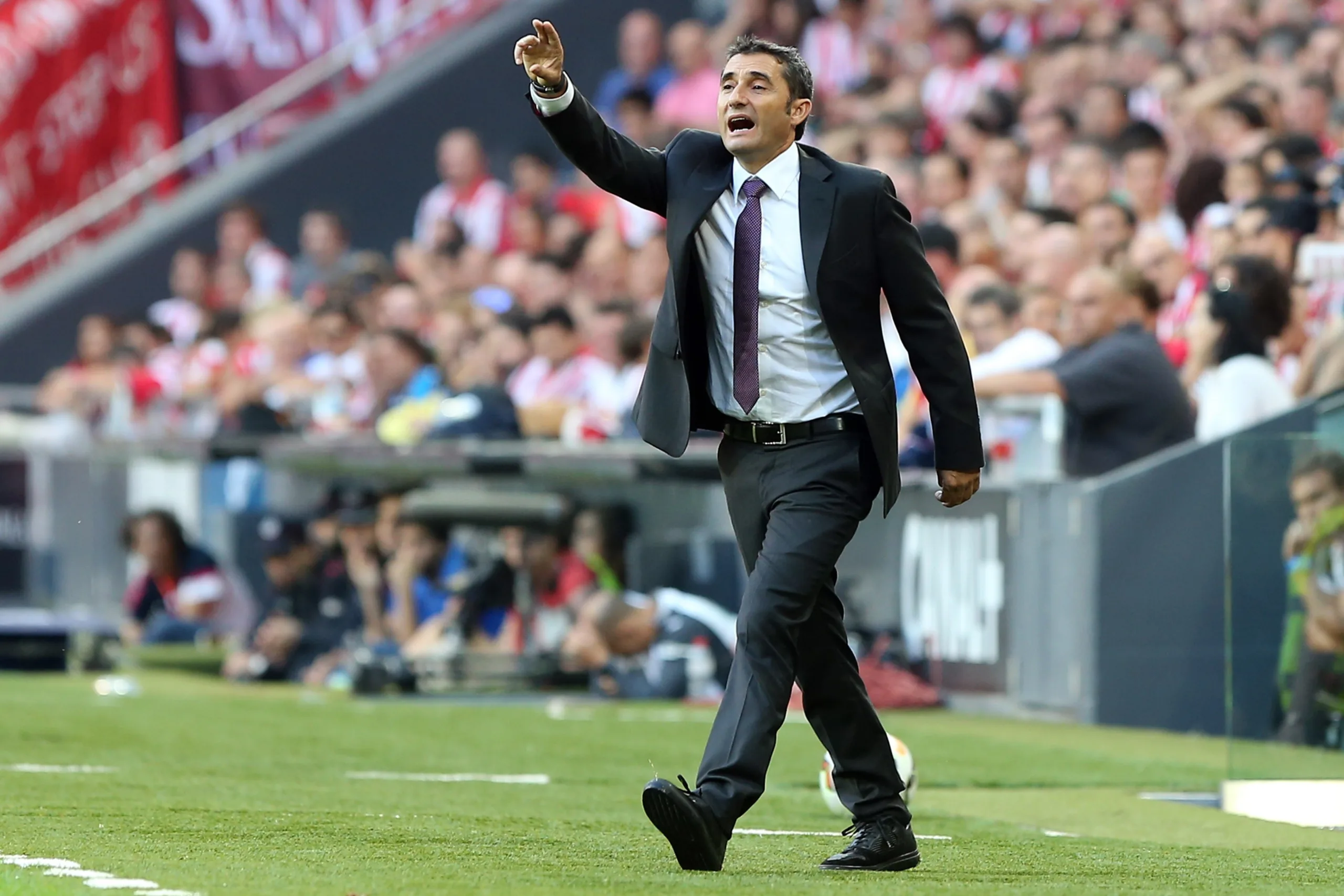 Athletic Bilbao’s coach Ernesto Valverde reacts during the Spanish league football match Athletic Club Bilbao vs Granada FC at the San Mames stadium in Bilbao on September 20, 2014. Granada won 1-0. AFP PHOTO/ CESAR MANSO (Photo credit should read CESAR MANSO/AFP/Getty Images)