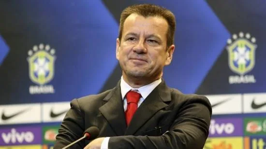 Dunga faz sua primeira convocação em nova passagem pela seleção