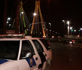 Homem é preso após trocar tiros com a polícia em frente à Ufes, em Vitória