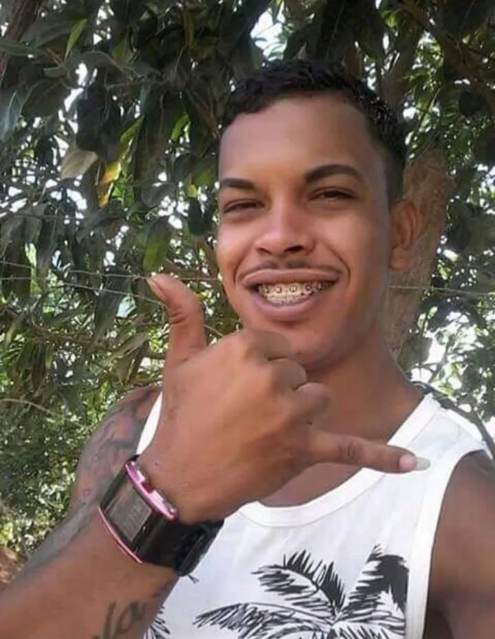 Jovem é morto a tiros na porta de casa em Parque das Gaivotas, na Serra