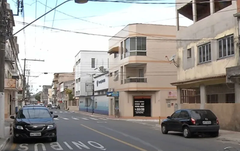 Tiroteio em plena luz do dia deixa dois feridos na Favelinha do Ibes em Vila Velha