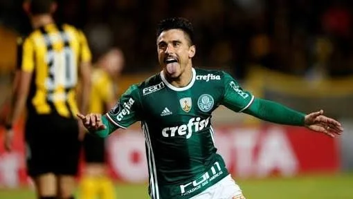 Com três gols, Willian passa Valdívia entre artilheiros do Palmeiras no século