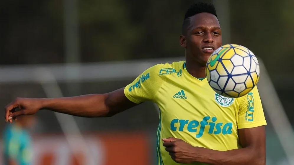 Palmeiras se prepara para saída de Mina e aumenta opções na zaga