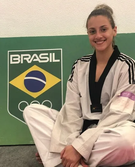 Brasileira Milena Titoneli vence americana no Pan de Lima e é ouro no taekwondo