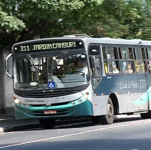Dupla pula a roleta, assalta passageiros e é presa em frente à Secretaria de Segurança do ES