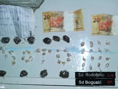 Adolescente é apreendido com drogas, dinheiro e anotações do tráfico em Aracruz, no Norte do ES