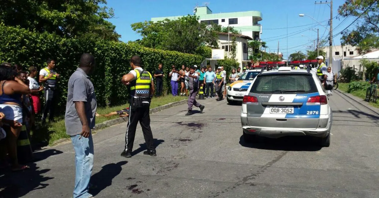 Bando dá vários tiros em rapaz na Serra e consegue escapar da polícia