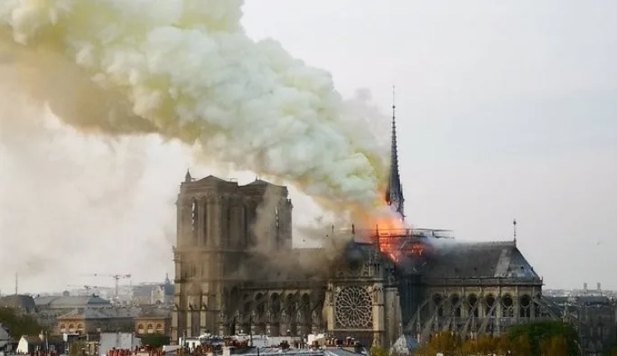 Sobem para R$ 3,5 bilhões as doações em dinheiro para a reconstrução de Notre-Dame