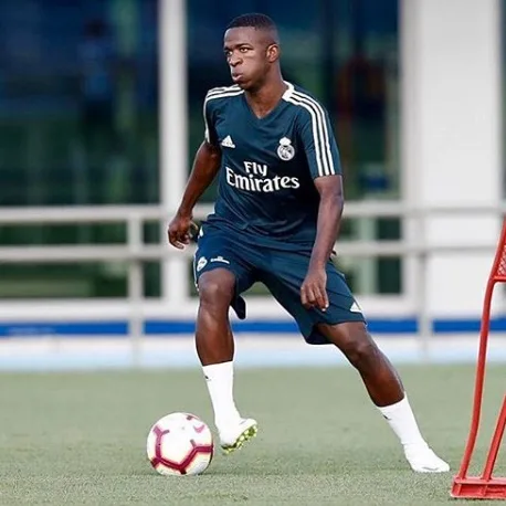 Valverde despista sobre escalação e diz que Vinicius Jr. 'desequilibra'