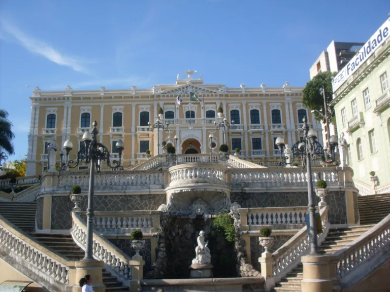 Esculturas do Palácio Anchieta serão novamente restauradas