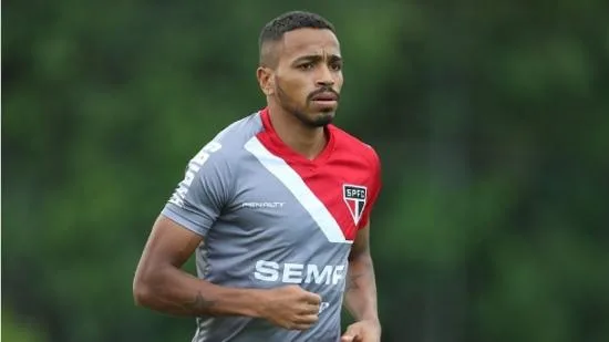 São Paulo quer Alvaro Pereira em definitivo em 2015