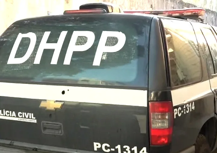 Policiais cumprem mandado de prisão em bairros de Vitória Policiais cumprem mandado de prisão em bairros de Vitória