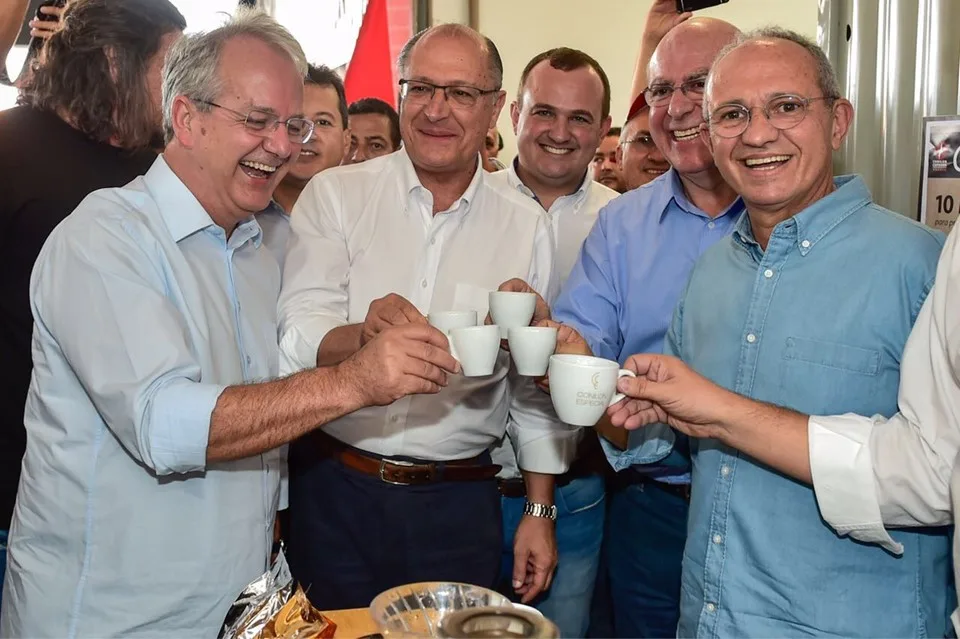 Hartung e Alckmin participam de evento de início da colheita do café conilon