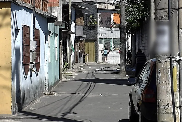 Caminhoneiro é baleado com cinco tiros em beco da Serra