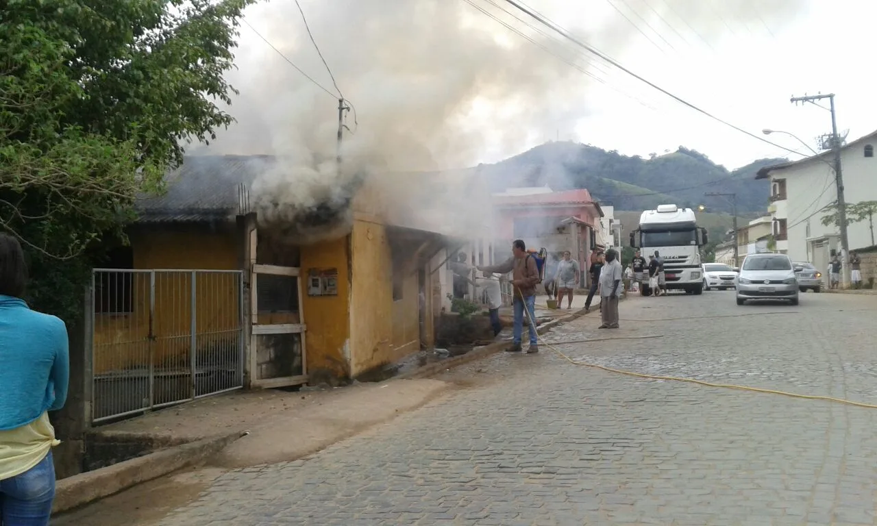 Homem é detido pela polícia depois de incendiar casa em Mimoso do Sul