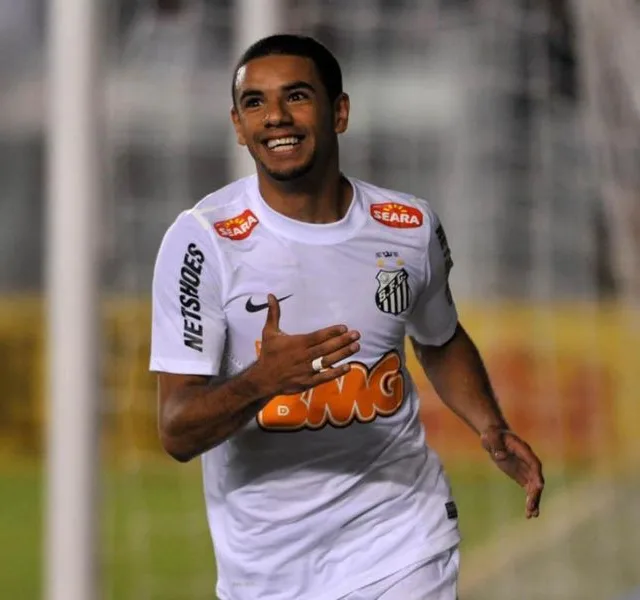 Bruno Peres balançou as redes na vitória sobre a Ponte Preta