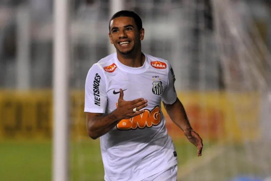 Bruno Peres balançou as redes na vitória sobre a Ponte Preta