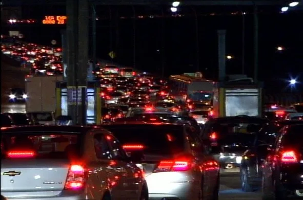 Trânsito intenso após Rodosol liberar pedágio e lacrar cabines da Terceira Ponte