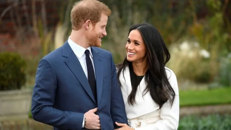 Príncipe Harry colocará implante de cabelo a pedido de Meghan Markle