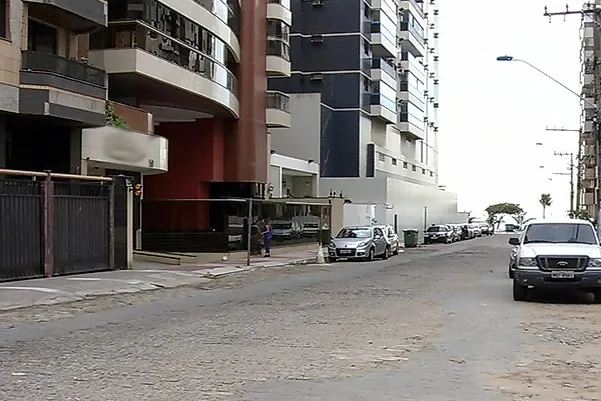 Com pistola de plástico, menores rendem motorista e acabam apreendidos em Itapoã