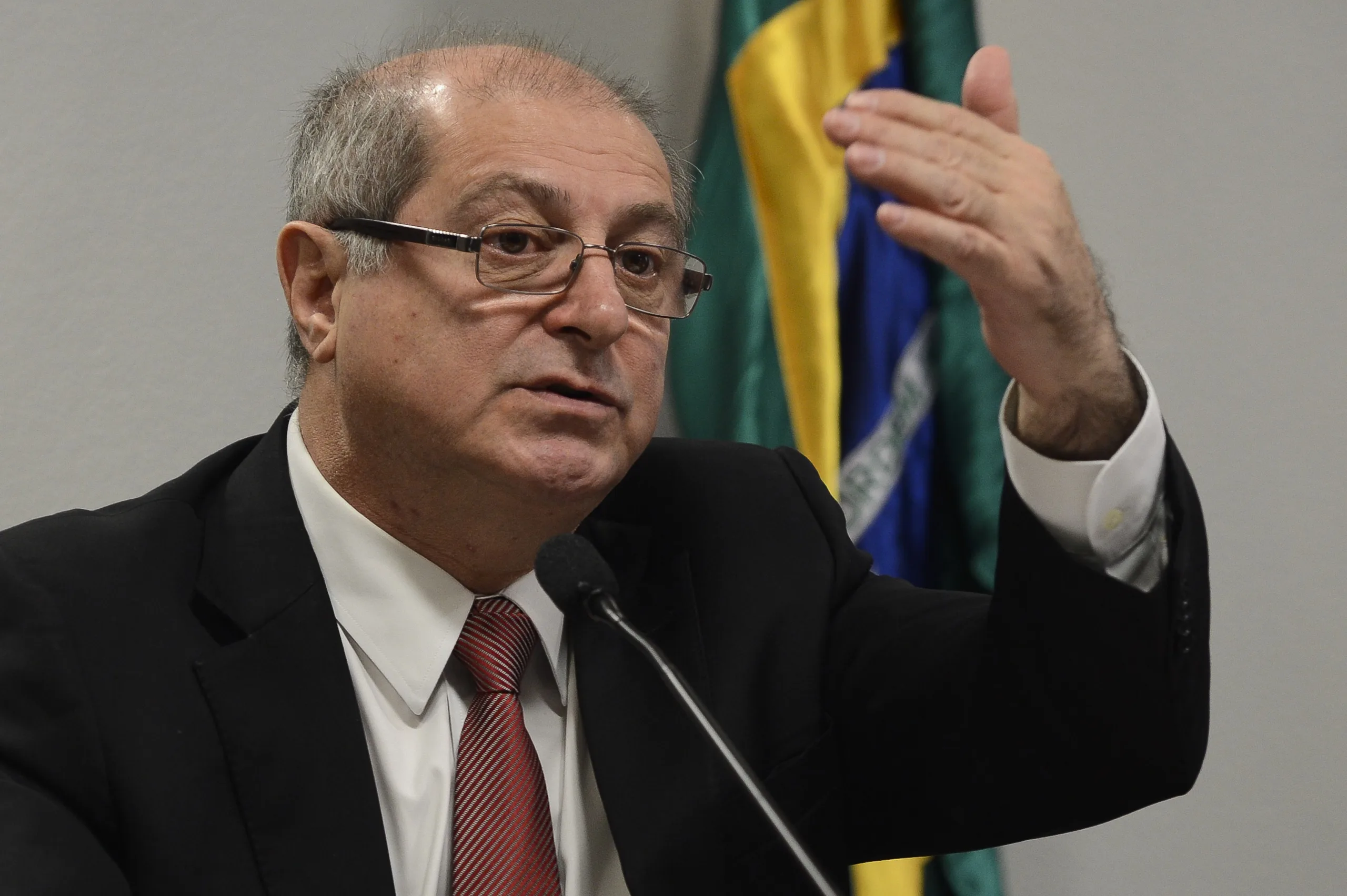 A maior limitação para o acesso à Internet com qualidade no Brasil está na falta de infraestrutura fora dos grandes centros urbanos, constata o ministro das Comunicações, Paulo Bernardo (Antonio ruz/Agência Brasil)