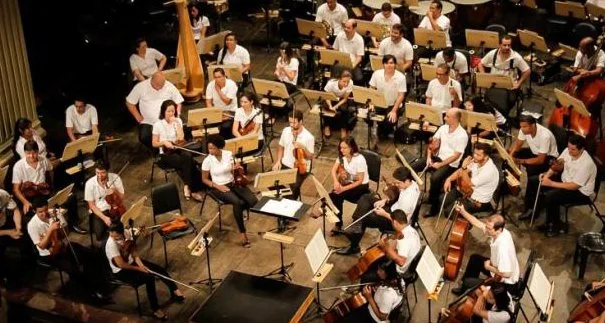 Sob regência do maestro Leonardo David, Orquestra Sinfônica do ES se apresenta no Carlos Gomes