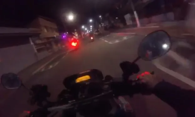 Adolescentes são apreendidos com moto roubada após perseguição em Vila Velha