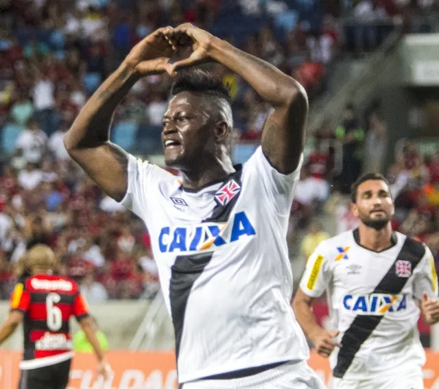 Riascos pede Vasco com 'pé no chão' antes de clássico na semifinal