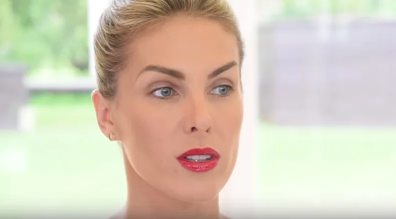 Ana Hickmann ensina a fazer lábios brilhantes para o Carnaval e diz que não vai beijar ninguém