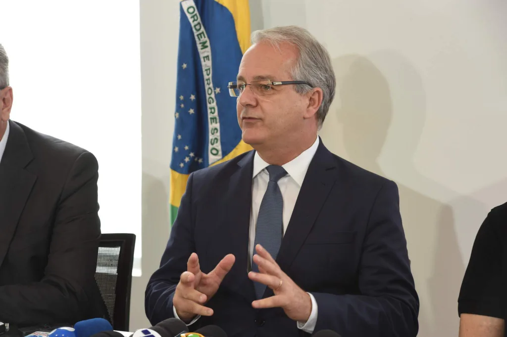 Após três dias, Colnago retorna ao hospital por sentir mal-estar gástrico
