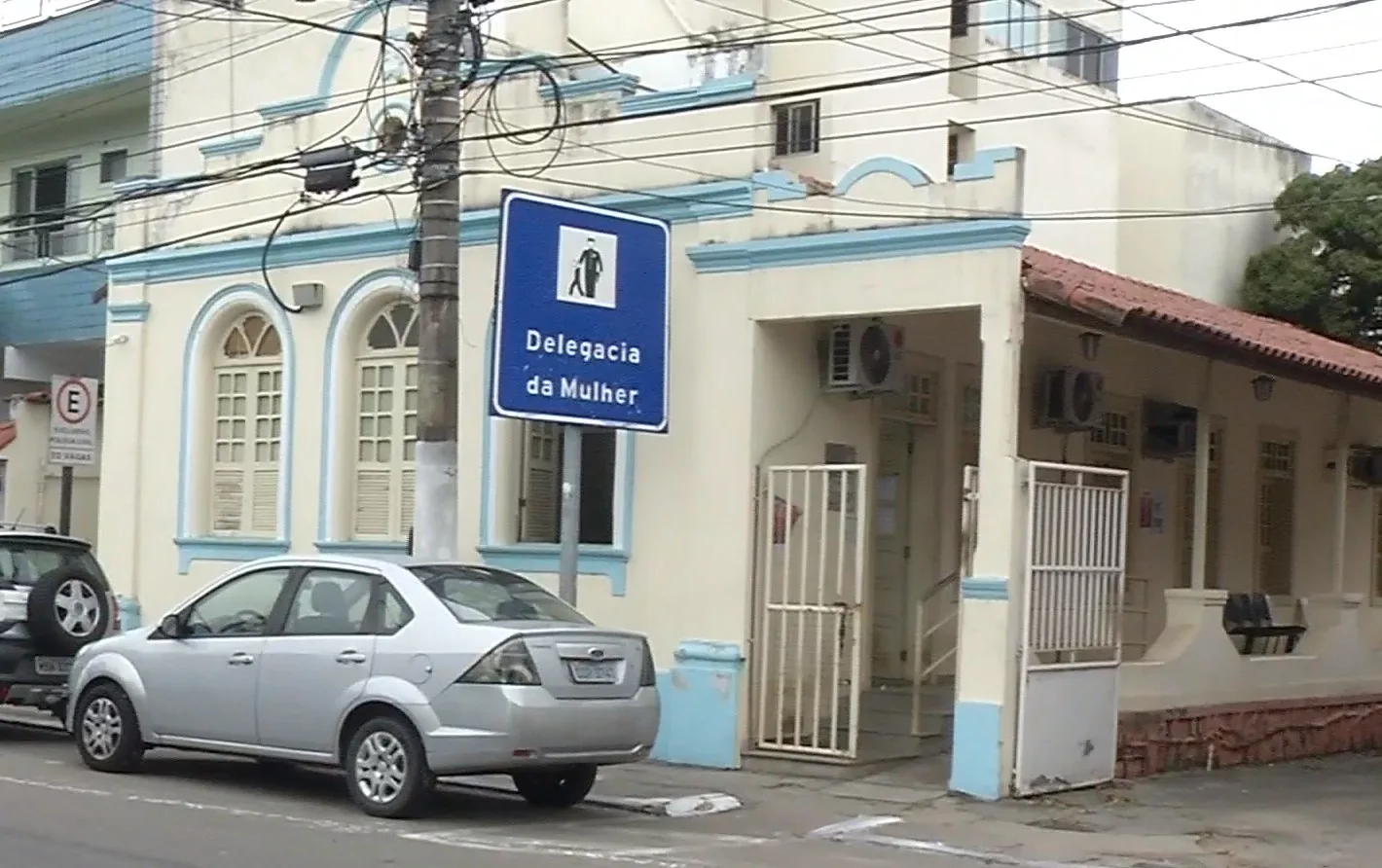 Bandidos tentam arrombar Delegacia da Mulher em Vila Velha