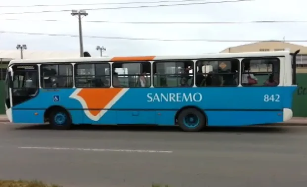 Bandidos são presos em tentativa de assalto a ônibus em frente a Barra do Jucu