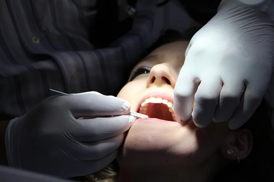 Erosão dentária: Conheça os vilões dos dentes!