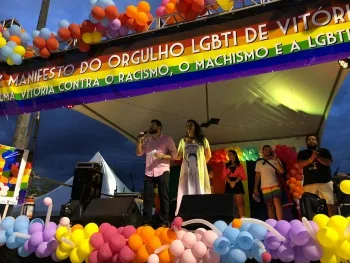 Manifesto LGBTI reúne centenas de participantes no Sambão do Povo