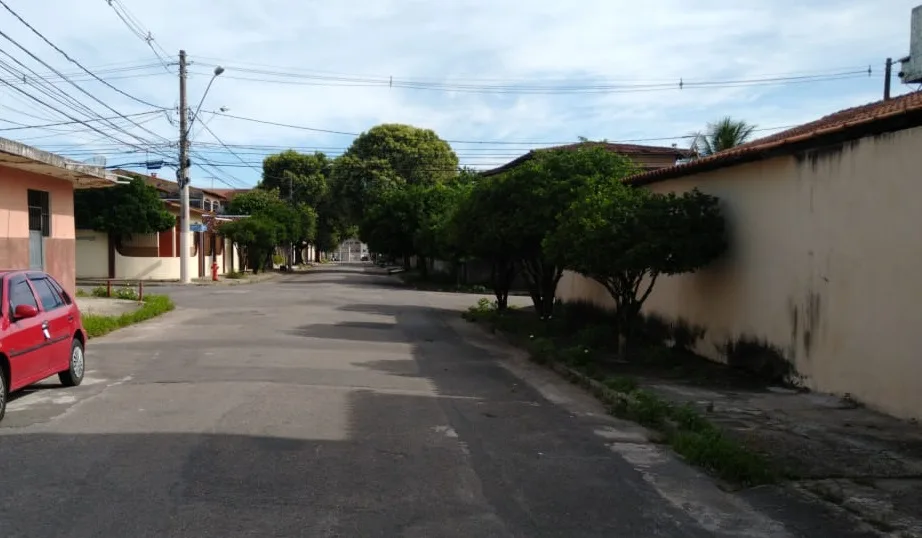 Jovem tem bolsa levada por criminoso em plena luz do dia na Serra