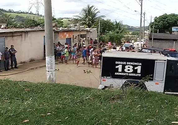 Jovem é assassinado dentro de campo de futebol em Cariacica