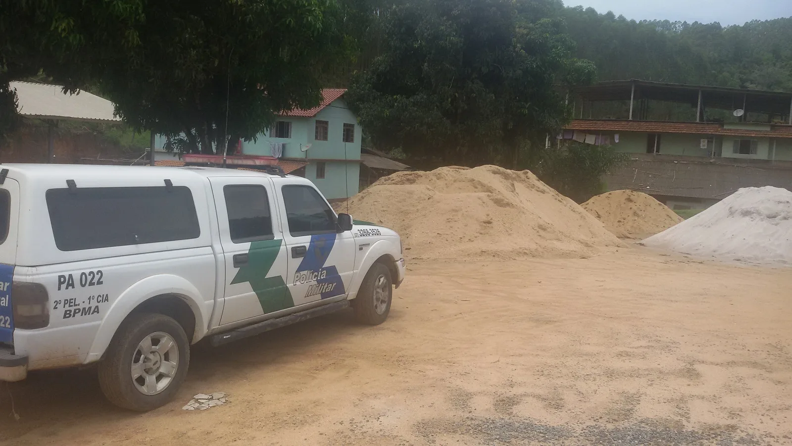 Polícia descobre extração ilegal de areia no Rio Benevente em Alfredo Chaves