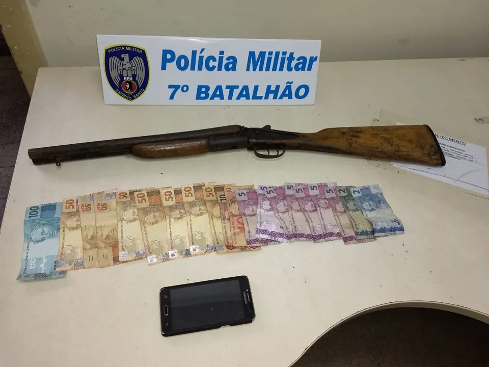 Polícia apreende espingarda calibre 12 em Cariacica