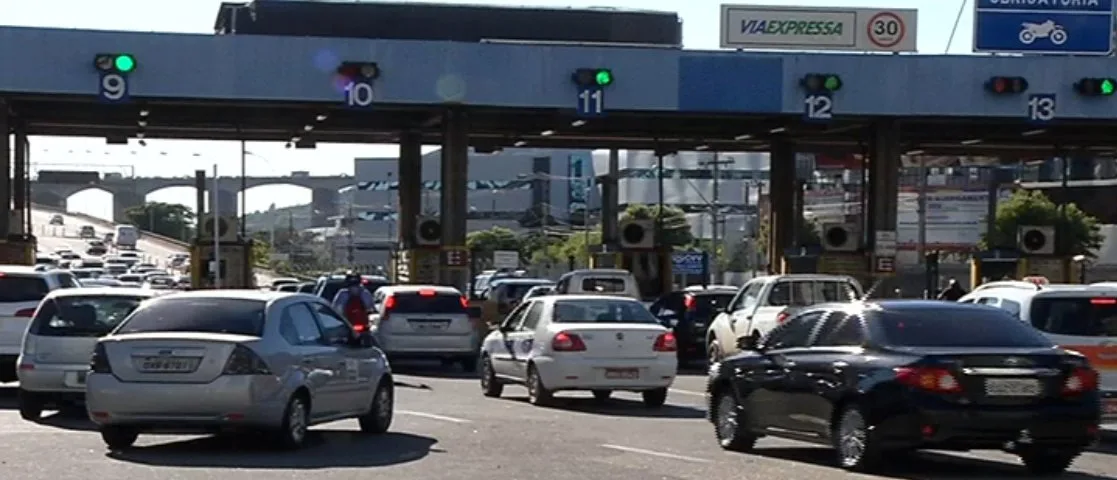 Via expressa gera reclamação e trânsito fica caótico no primeiro dia da volta do pedágio na 3ª Ponte