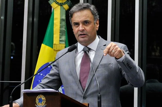 Aécio diz que PSDB não é golpista mas está pronto para assumir responsabilidade