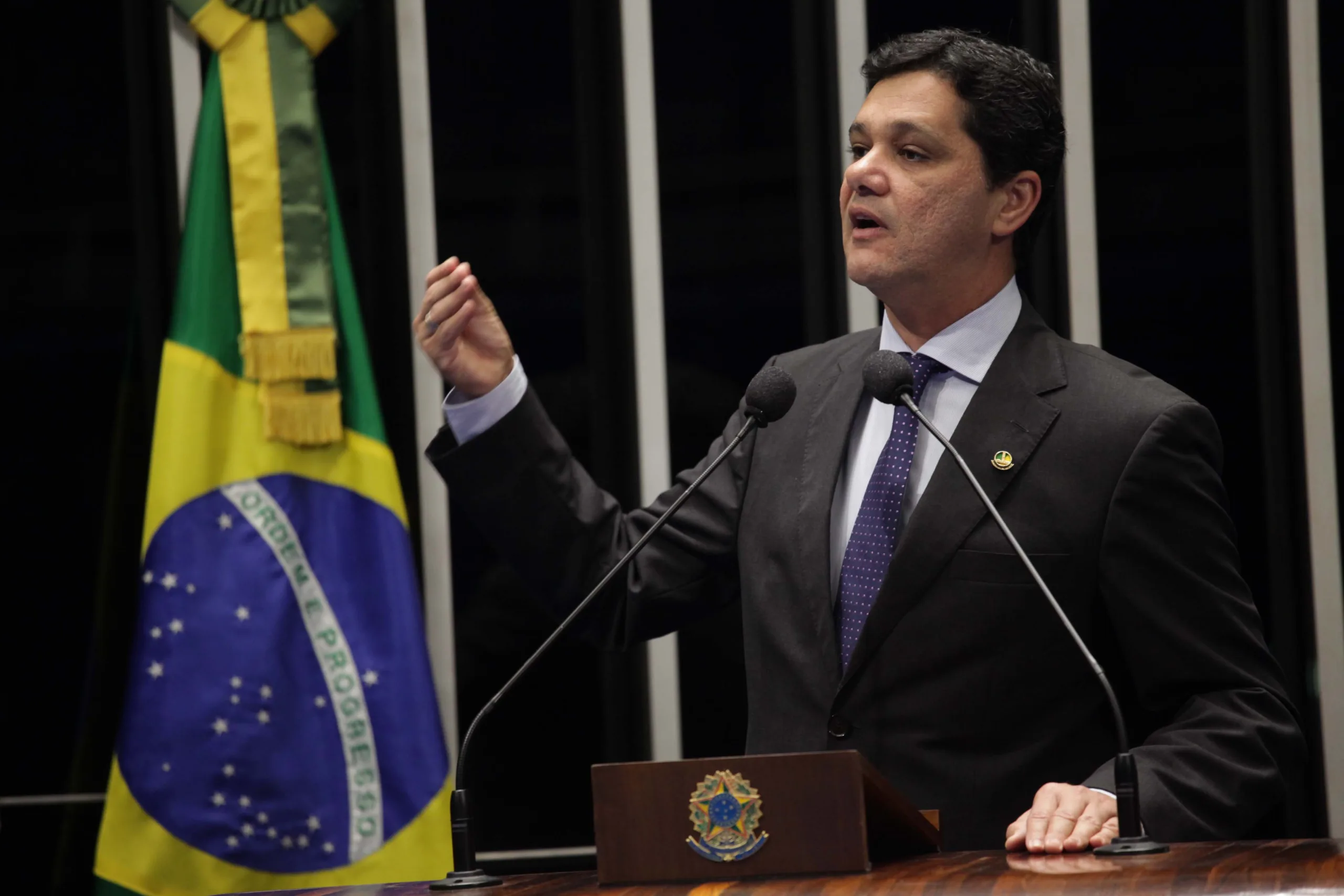 Em discurso na tribuna do Senado, senador Ricardo Ferraço (PMDB-ES).