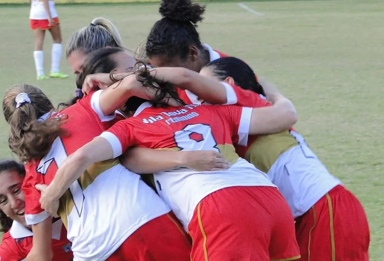 Arrasadoras! Meninas do Vila Nova-ES goleiam Ipatinga-MG na estreia da Copa do Brasil