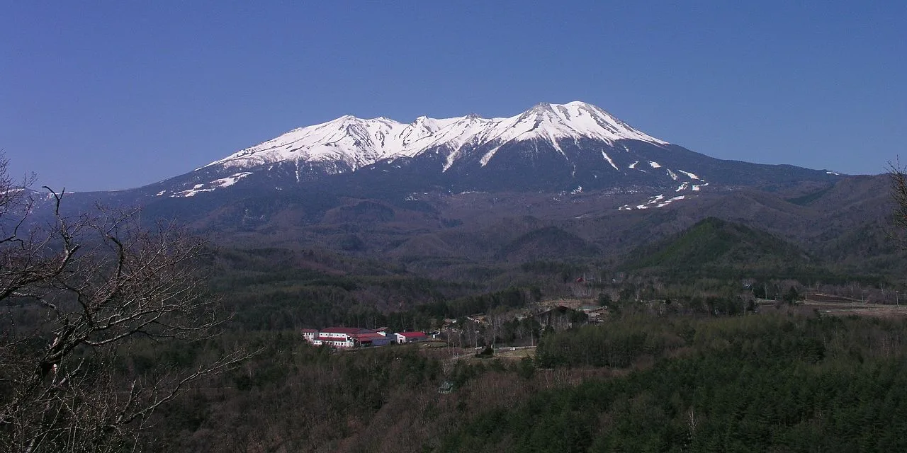 Resgate após erupção no Japão é interrompido