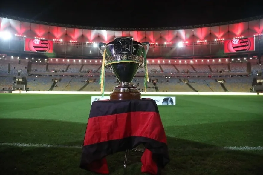 No Maracanã, Flamengo e Cruzeiro começam a decidir o título da Copa do Brasil