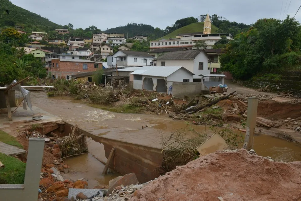 Leptospirose: uma morte e mais de 100 casos suspeitos no Sul do ES após enchentes de janeiro