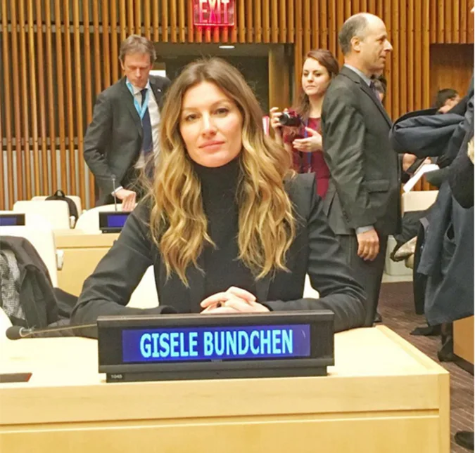 Gisele Bündchen se aposentou das passarelas, mas deixou Jimmy Fallon em seu lugar