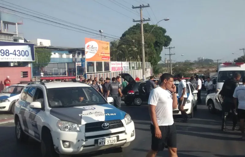 Assalto termina em perseguição e acidente com dois feridos na Rodovia Norte-Sul